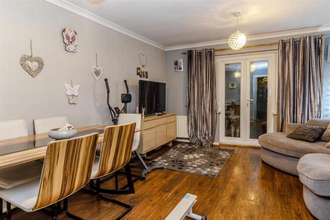 8403354-interior03.jpg