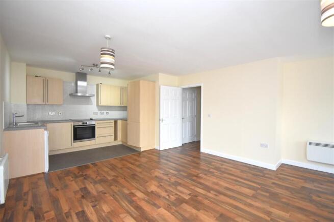 2 bed Apartment to rent Image 9