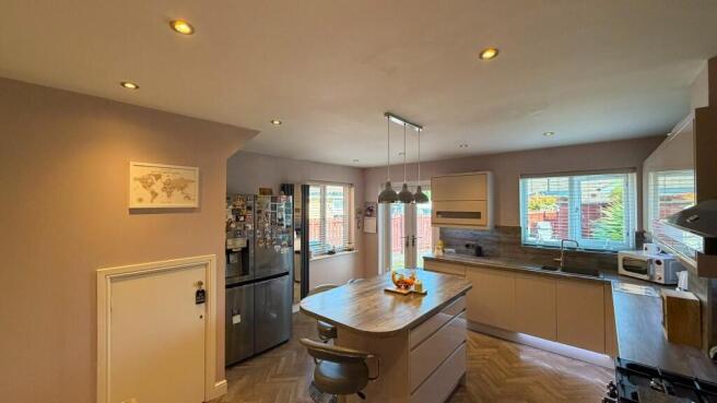 3 bed Detached for sale Image 10