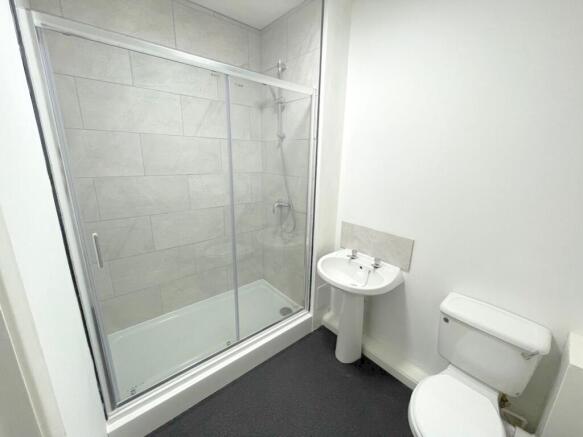 3 bed Apartment to rent Image 9