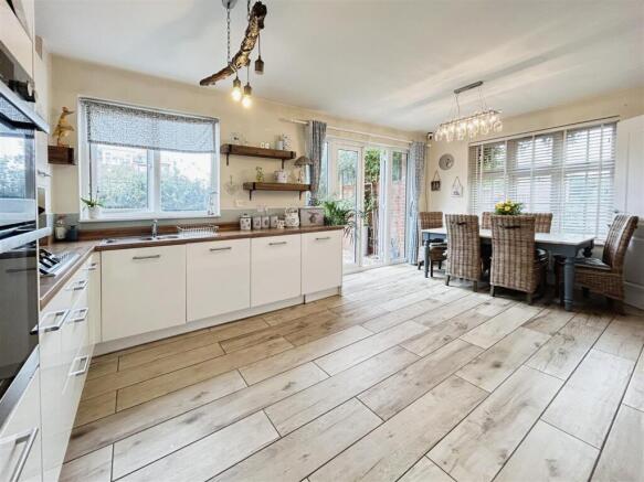 Kitchen/Dining Room