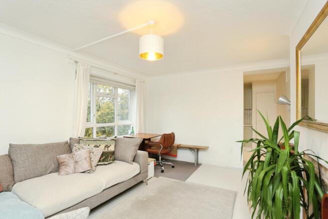 Strongbow Crescent, London, SE9 photo 3