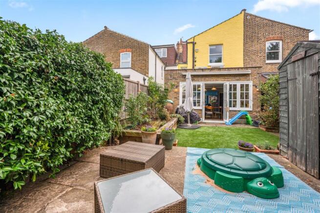 FOR SALE - Grantham Road, W4