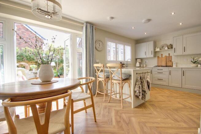 4 bed Detached for sale Image 6