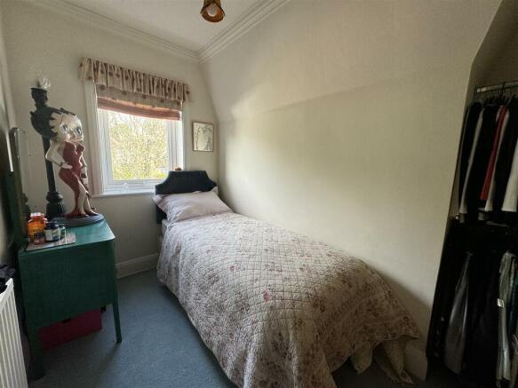 BEDROOM 2