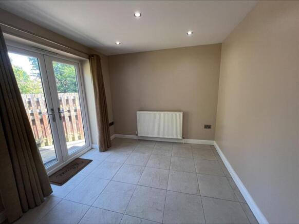 3 bed Detached Bungalow to rent Image 4