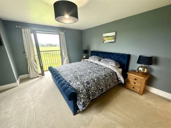 MASTER BEDROOM SUITE