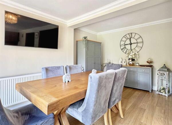 Dining Area b.jpg