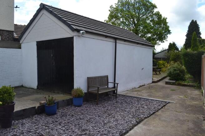 Detached garage