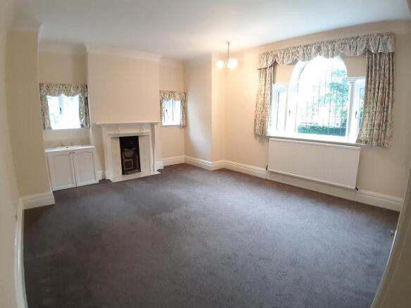 3 bed Apartment to rent Image 4