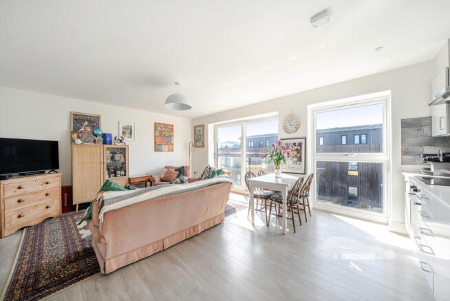 1438113-11-69ce7f...