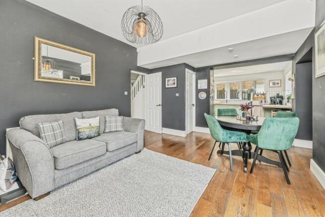 5 bed Semi-Detached for sale Image 4