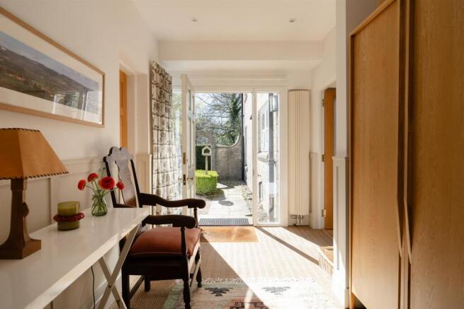 5 bed House for sale Image 11