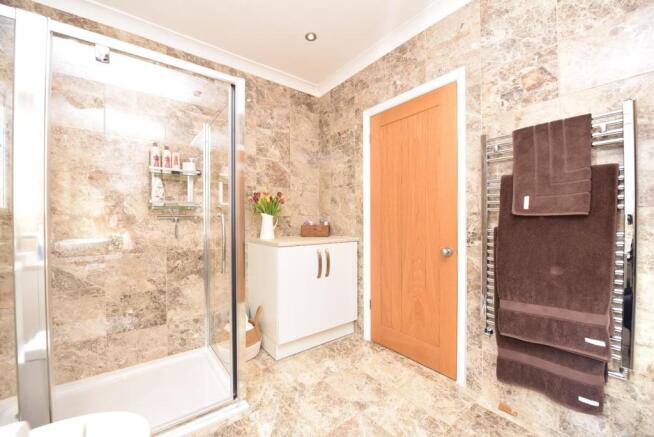 En-suite with Walk-In Wardrobe