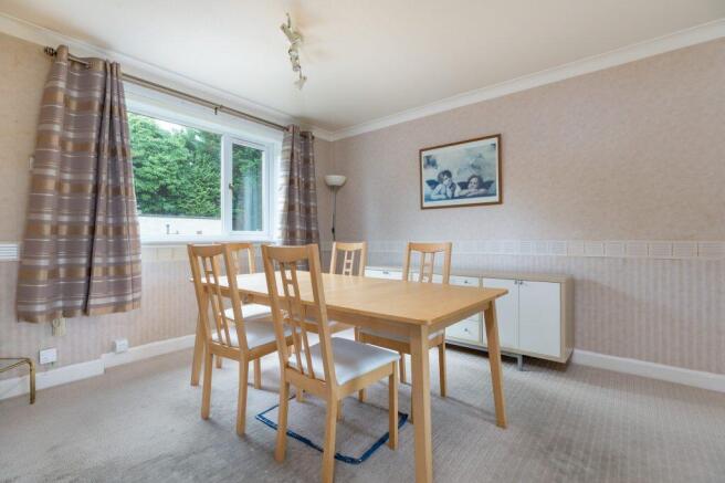 Castleton Drive, Newton Mearns photo 4