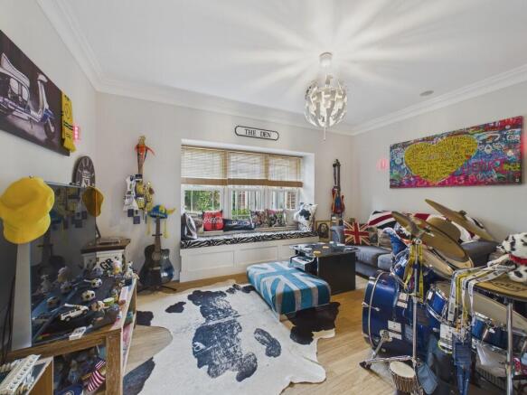 5 bed Detached for sale Image 6