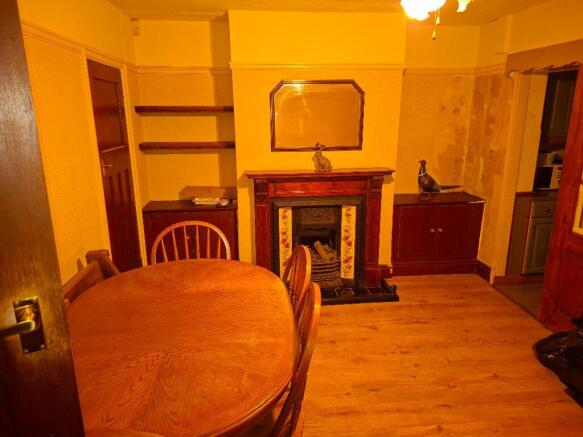 2 bed Terraced to rent Image 4