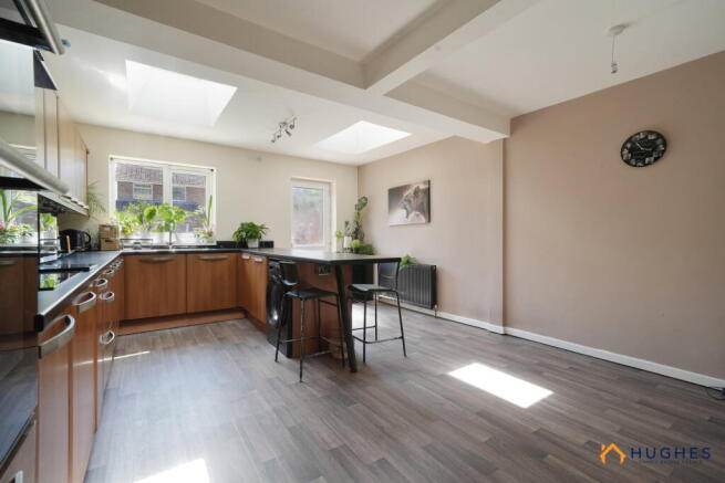 5 bed Semi-Detached for sale Image 10