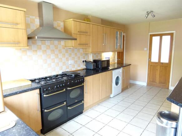 L-Shaped Kitchen/Diner