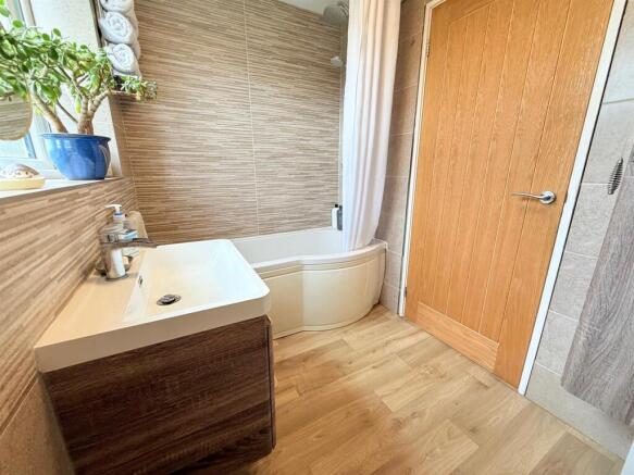 newbathroom2.jpg