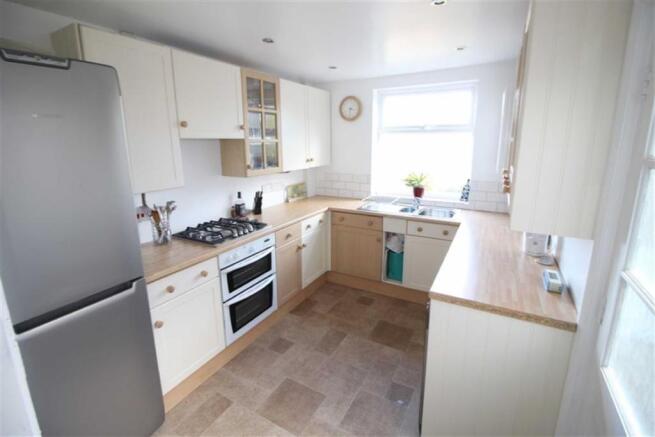 FITTED KITCHEN