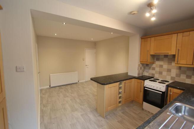 2 bed Semi-Detached to rent Image 4