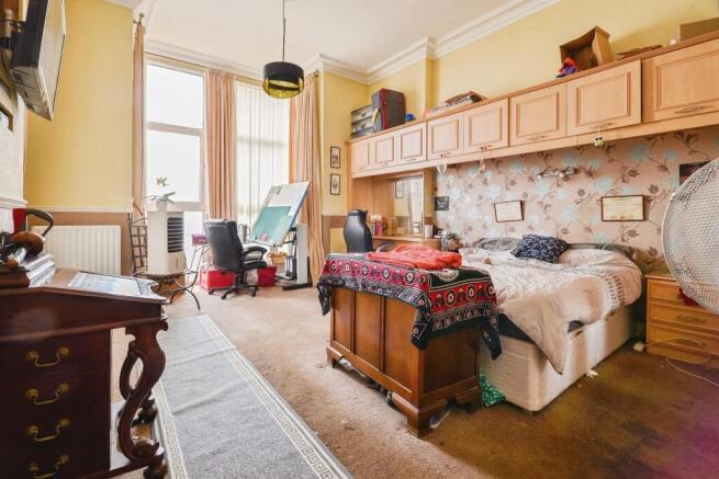 3 bed Ground Flat for sale Image 12