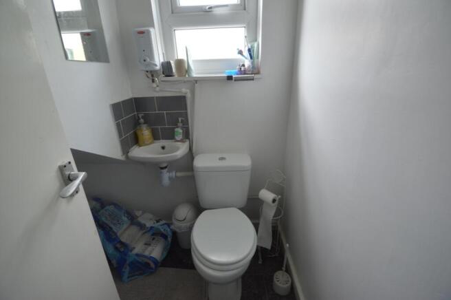 6 bed House to rent Image 12