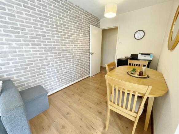 3 bed Flat for sale Image 4