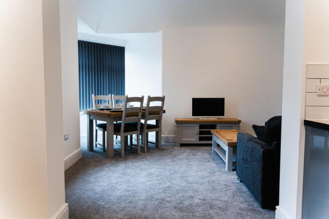 2 bed Apartment to rent Image 12