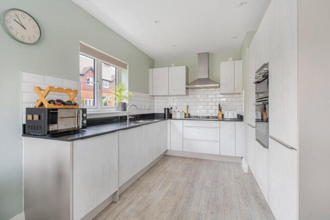 Sweeters Field Road, Alfold, Cranleigh, GU6 8UD photo 4