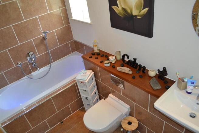 Bathroom.JPG