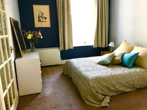 Bed 1.jpg