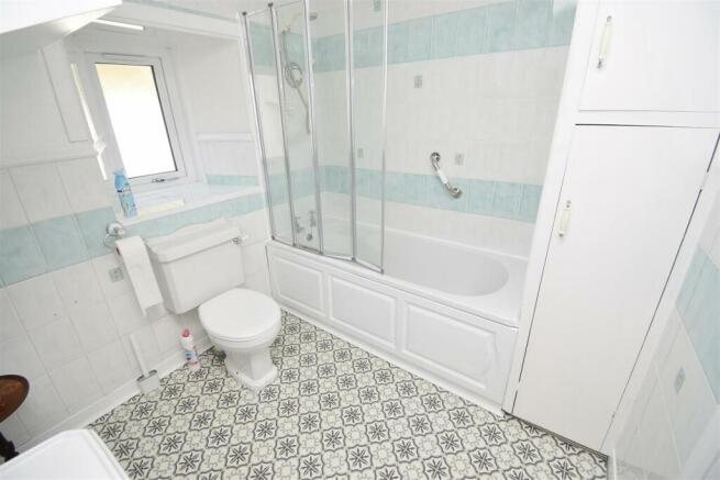 BATHROOM.JPG