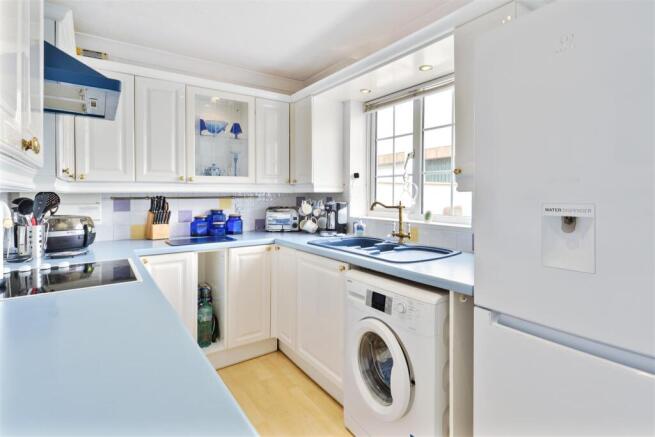 Kitchen 2.jpg