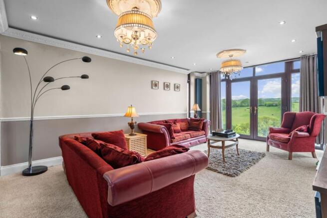 5 bed Detached for sale Image 7