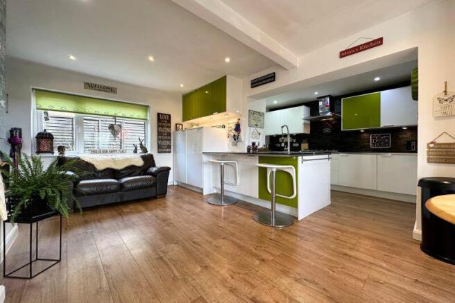 Kitchen/Dining Room