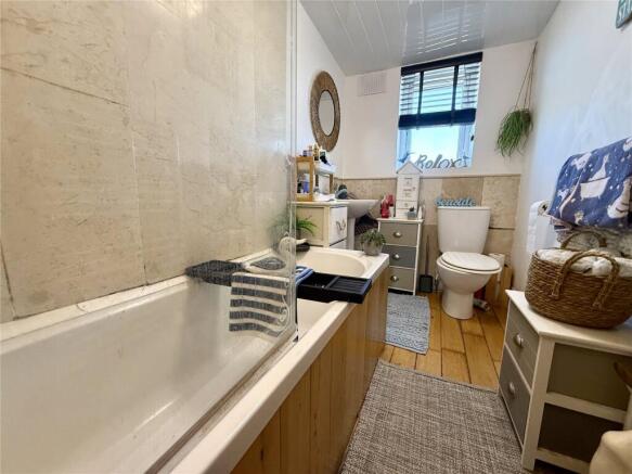 2 bed Apartment for sale Image 4