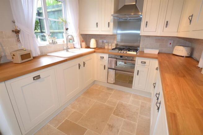 RE-FITTED DINING KITCHEN