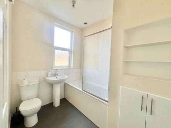 2 bed Terraced to rent Image 9
