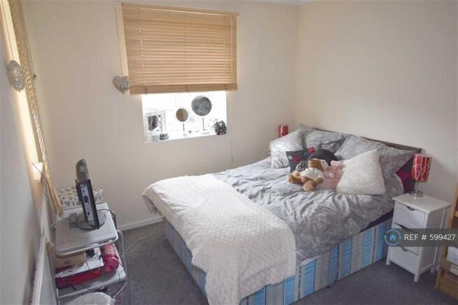 2) Dble Bedr With Wardrobe & Shelf Storage