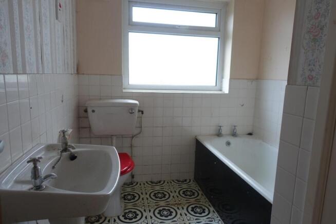 bathroom 2.jpg