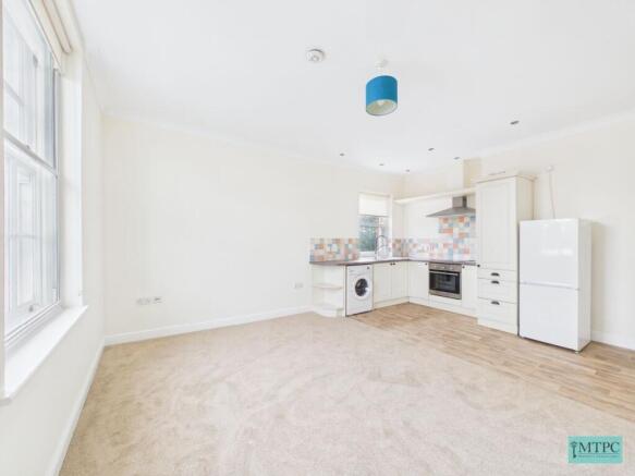 1 bed Flat to rent Image 6