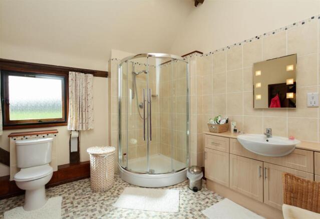 En-Suite Bathroom.jp