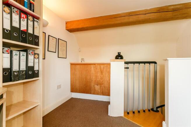 8305879-interior08.JPG