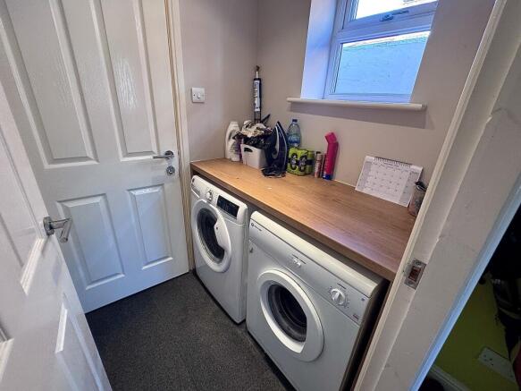 2 bed House to rent Image 6