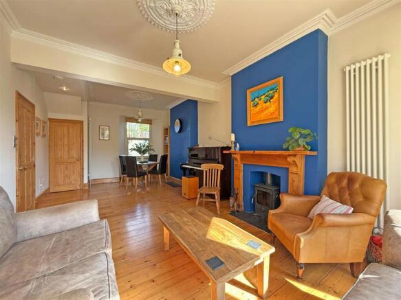 Stuart Road 98 - Lounge 2.jpg