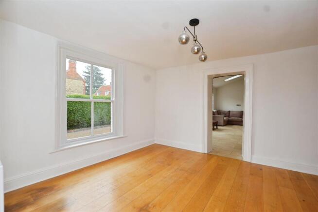 4 bed Detached for sale Image 11