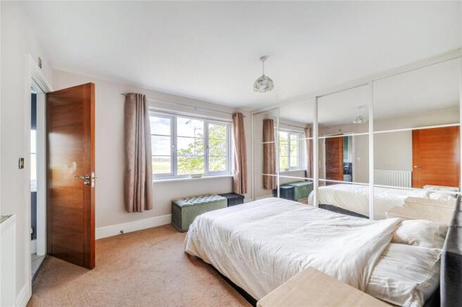 5 bed Detached for sale Image 6