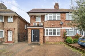 4, Wychwood Close, Edgware HA8 6TE